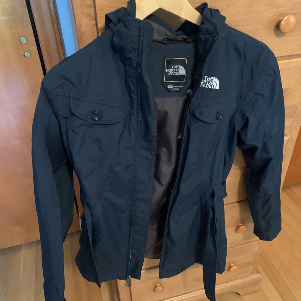 Hooded rain coat